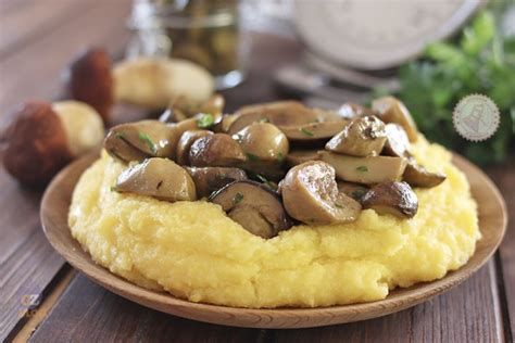  La Polenta di Funghi di Pingxiang: Una Sinfonia di Terrosità e Delicatezza!