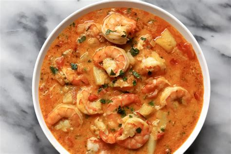  Moqueca de Camarão: Un piatto audace che fonde sapori tropicali con una piccantezza irresistibile!