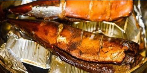  Il Pesce Affumicato di Zhuhai: Un Intrigo Di Aromi Orientali In Una Tentazione Deliziosa!