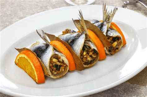  Sarde alla Beccafico!  Un piatto siciliano dal sapore intenso e dalla consistenza croccante